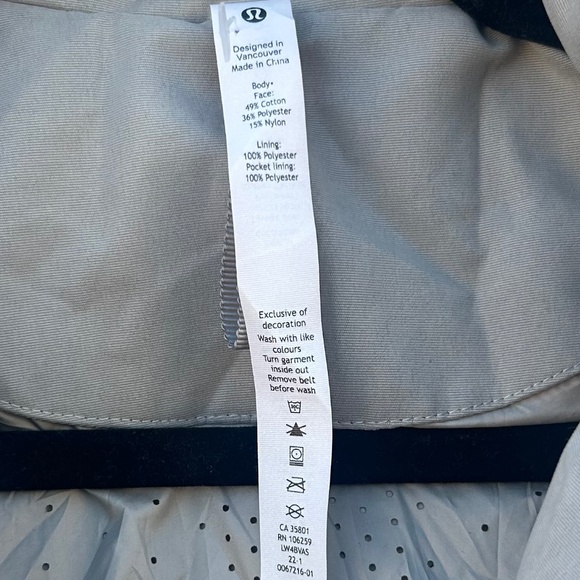 Lululemon Water Resistant Always There Short Trench Coat Size 6 - Picture 11 of 15